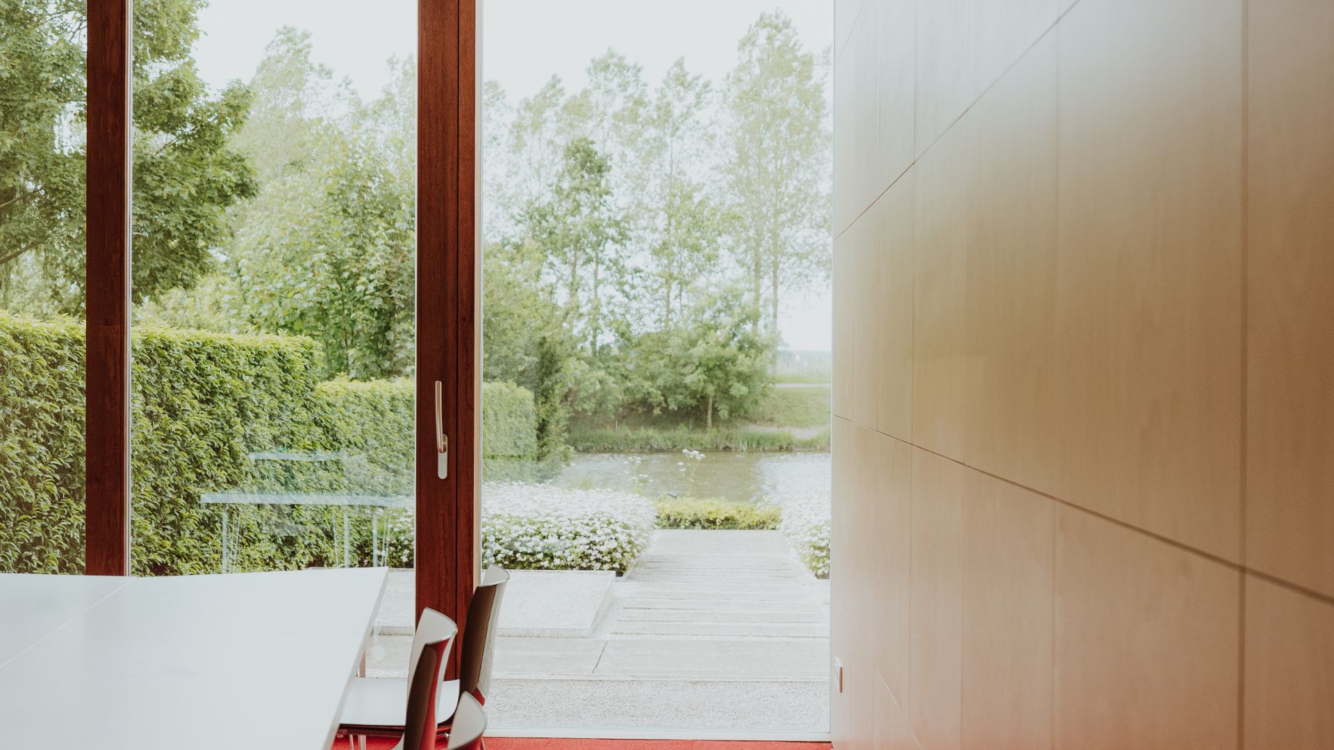 Sfeerbeeld van het huis van heydays aan de Leie in Deinze